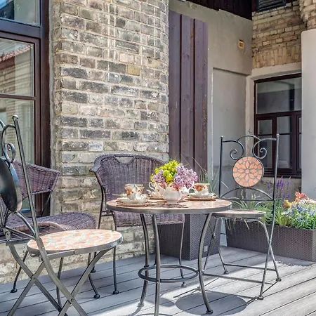 House Of Nobles With Personal Terrace In Uzupis アパート *